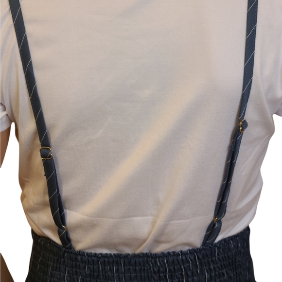 Women/girl two pieces sets. T-shirt with overall. - Picture 2 of 9